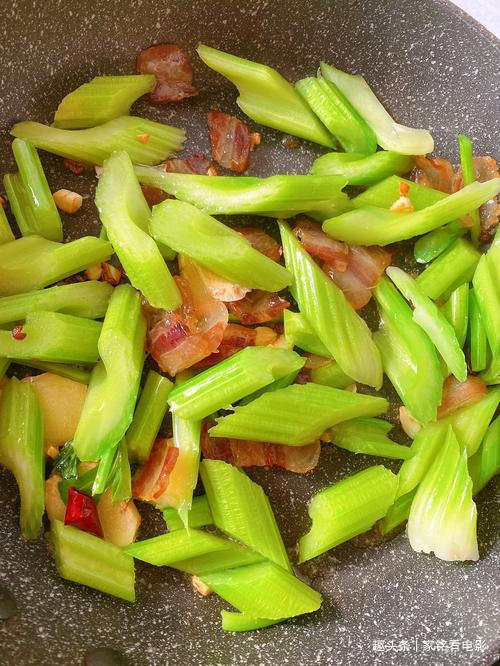 鲜爽可口的西芹炒肉，好吃可口，营养美味