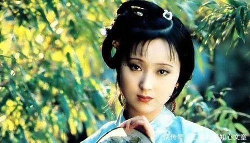 垂怜|在侯耀文墓地旁边,“林妹妹”之墓鲜花环绕,汉白玉雕像让人垂怜