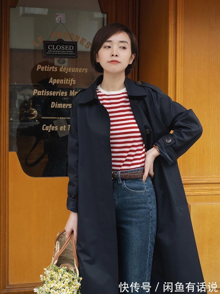 中年女人 有气质的中年女人,开春后都在穿“轻薄风衣”,配裤子裙子都好看