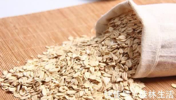 维生素c|长期便秘的人, 这几种食物要多吃, 调肠胃通宿便, 远离困扰