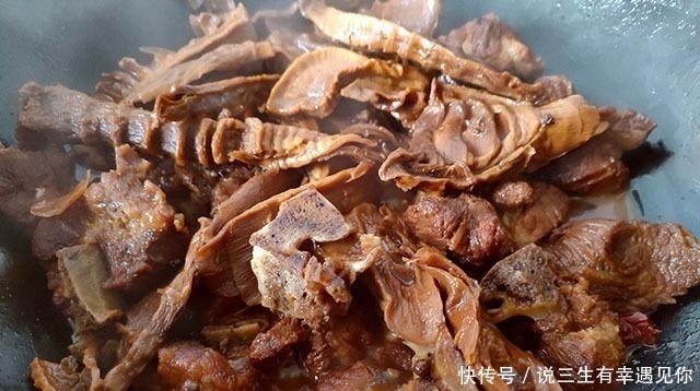 这菜儿子隔三差五喊我做,泡好加排骨炖一锅,连吃两碗饭,老香了