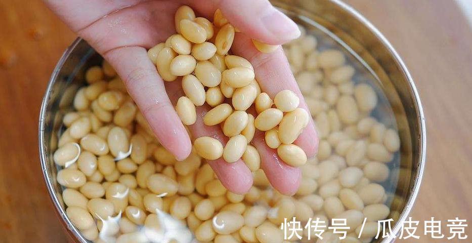 虎皮兰容易饿，盆里多喂二种肥，根壮叶绿，小芽长不停