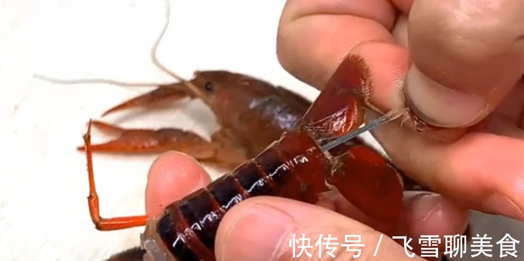 垃圾|小龙虾别直接用清水洗，相当于吃垃圾，教你小技巧，垃圾自动跑光