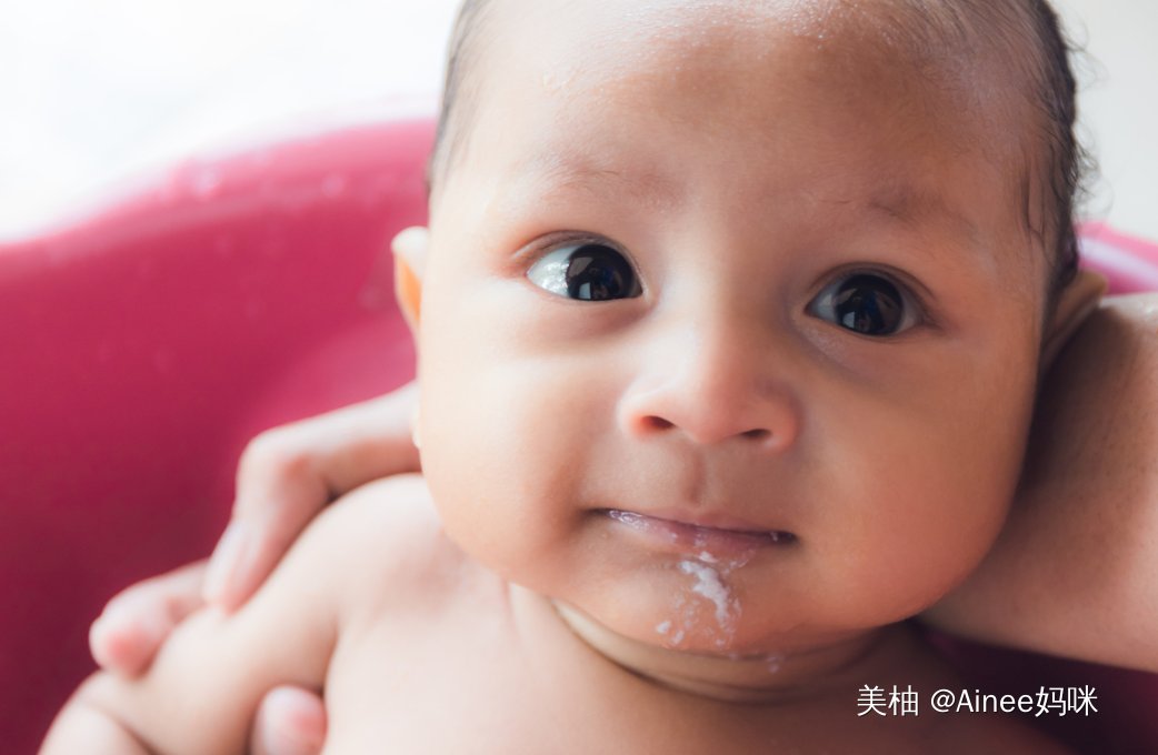 给孩子拍了奶嗝以后还吐奶?可能是3个细节没注意,建议宝妈自查
