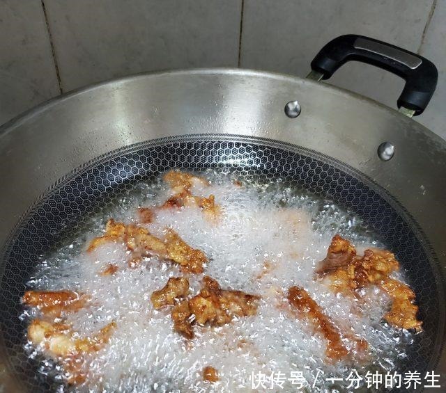 炸酥肉，香酥可口，肉香四溢！