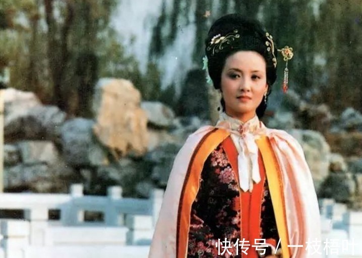 邢岫烟#心狠手辣王熙凤,无亲无故却给了这三个人柔软,人性本复杂