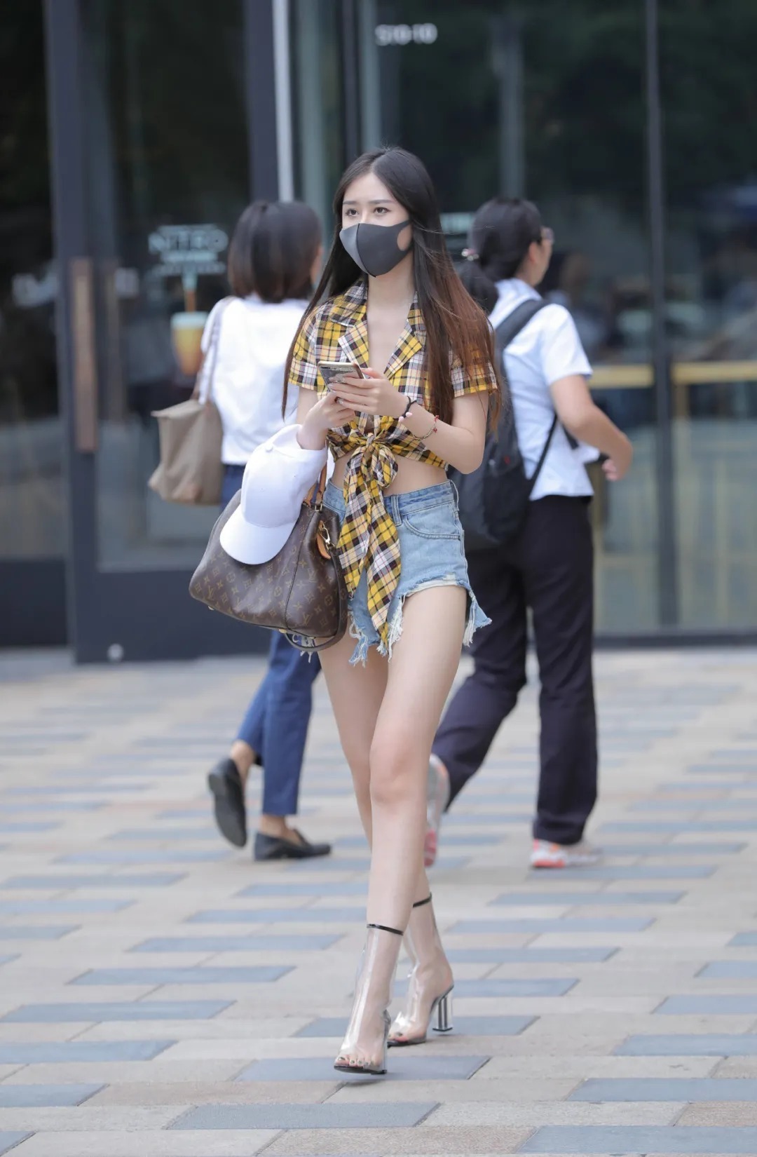 女生|时尚街拍组图:长发飘飘的时尚女生