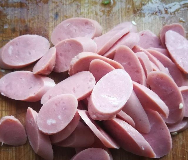 好极了|茴香球炒火腿肠,淡淡的茴香味儿,颇有点西芹的口感,味道好极了