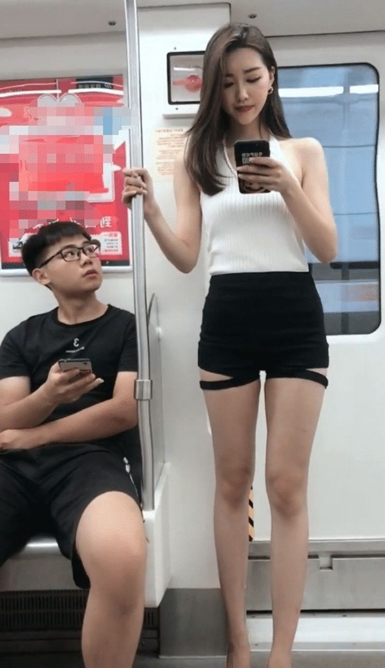 街拍|街拍,蕾丝的肚脐装,轻松穿出时尚达人气质