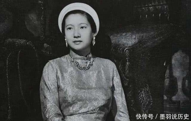 国王对她一见倾心,力排众议娶她为妻,晚年却老死不相往来