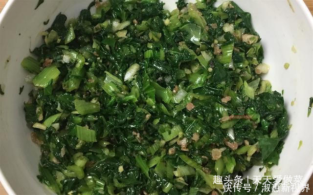 好吃|玉米面菜团子简单好吃的秘诀,不和面、不揉面,皮薄馅大真香!