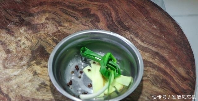 凤爪|大厨分享凤爪新做法,香辣筋道,下酒必备,端上桌大家抢着吃