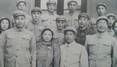 授衔|他俩授衔没按规定来,一个评级高的授衔低,另一个评级低授衔不低