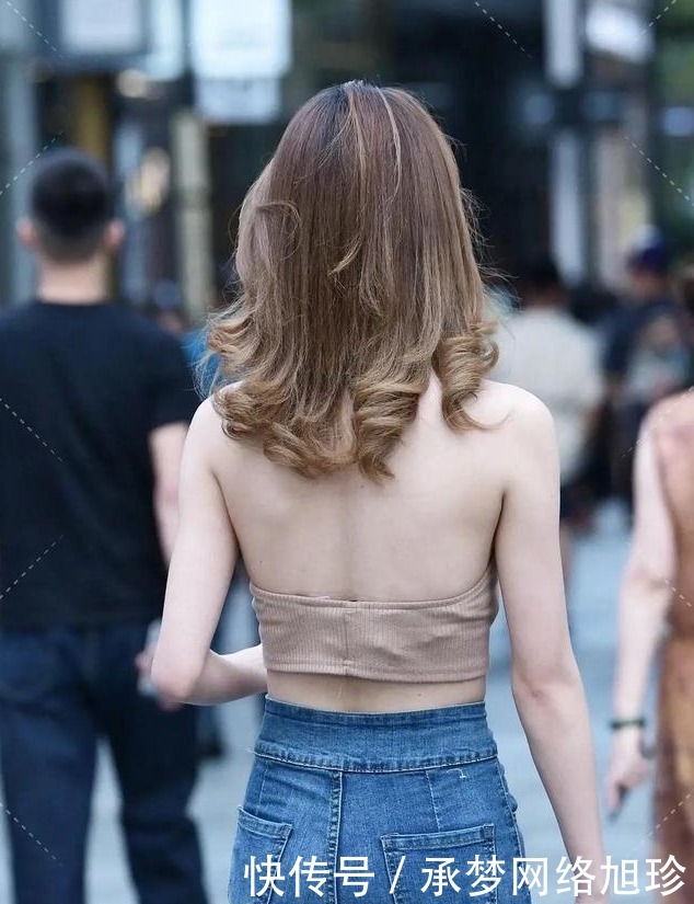 不是牛仔裤不好看，而是你不会搭配，用时髦做搭配效果不一样