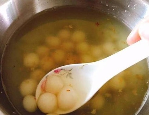 懒人必备补血汤,4分钟出锅,女人常吃人水灵漂亮,比燕窝养颜