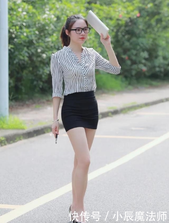 衬衣|路人街拍,美女衬衣搭配半身裙,很是清爽宜人