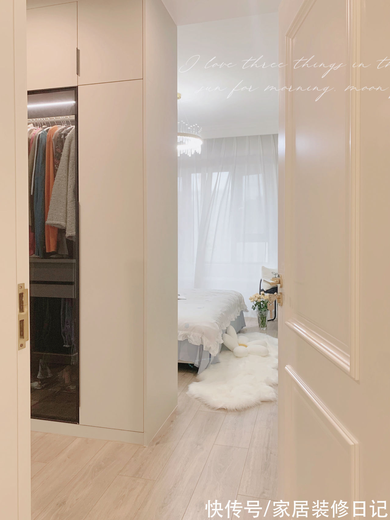 客厅|奶油系客厅太治愈了,却被女主戏称为18线城乡结合部,好凡尔赛啊