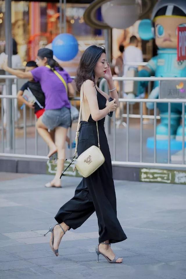 高跟鞋|街拍:高跟鞋时尚穿搭,穿出女性独有的魅力气质