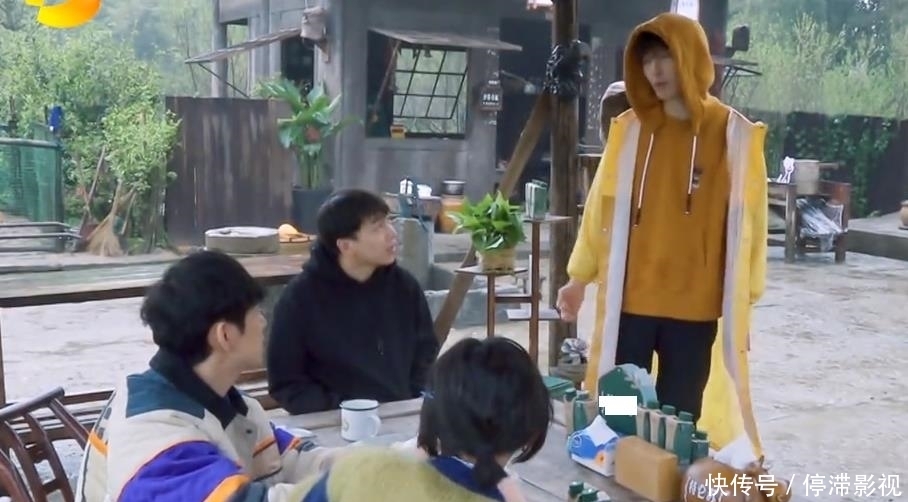 杨紫 《向往的生活》:张艺兴和杨紫被相亲,成果如何?一处细节藏真相