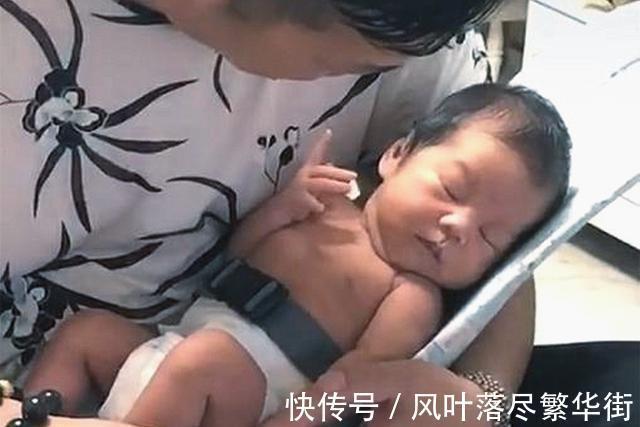 白眼|6旬姥爷怀抱3个月大的外孙,不料却遭来“白眼”,网友笑出声