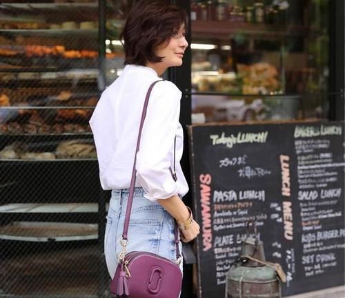 ?谁说50岁就是奶奶，这位51岁博主的减龄搭配，得体优雅、照搬简单