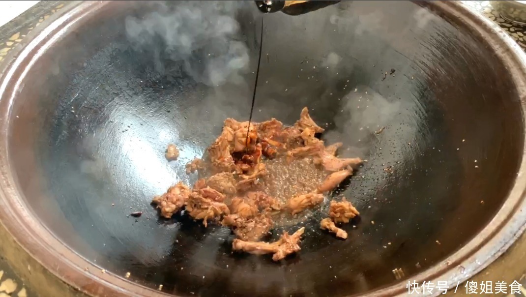 铁锅|天冷了,少吃鸡鸭鱼肉多吃它,比牛羊肉滋补,再贵也要吃,太香了