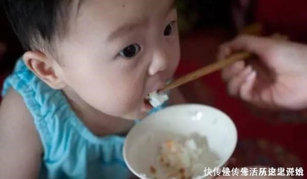 儿科医生|孩子积食总“蹬被子”儿科医生有4个苦衷,家长别不在乎!