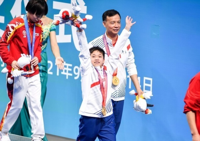 何教练|培养出全红婵谢思埸,何教练晋升为总教练,42年的付出终迎来回报