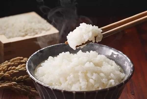 米饭|米饭二次加热会致癌？生活中，3中常见食物一定不能二次加热！