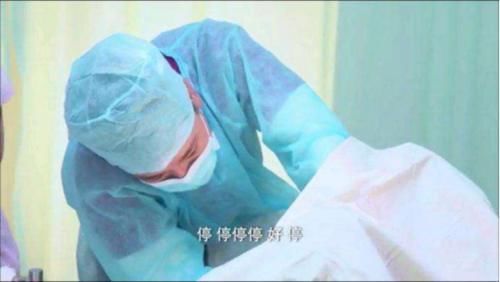 阿花|“脱裤子”都不算事?孕妈生娃后哭诉“没尊严”,戳中人心