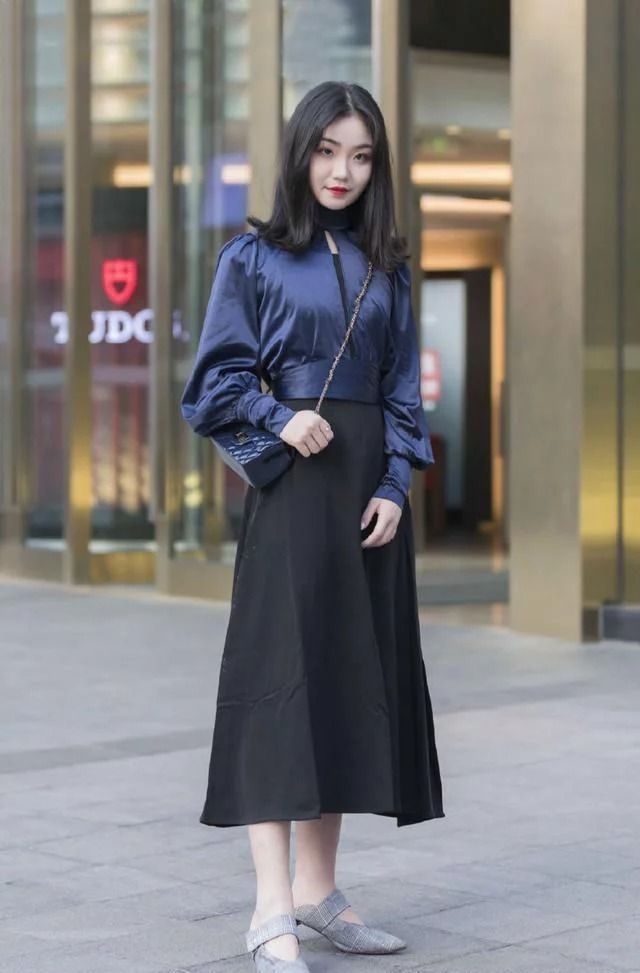 女人|街拍:清纯可爱的小姐姐,笑容真的甜美,小女人气息十足