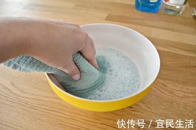 贴画|墙壁脏了不用重新粉刷,学会这几招,洁白如新~