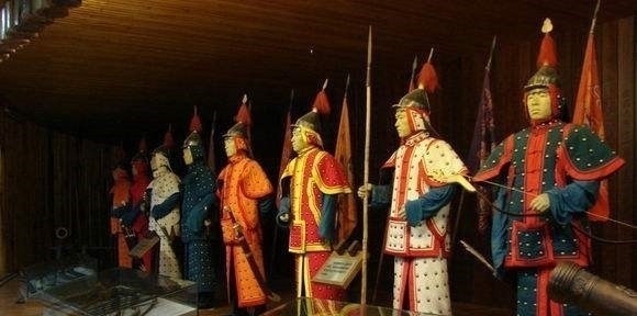 八旗旗主有一个权力,让清朝文武百官忌惮,