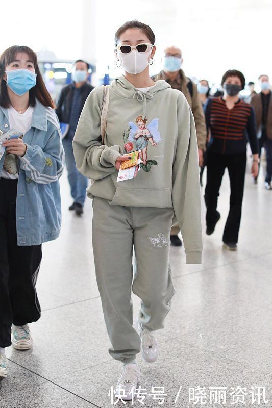 今年“卫衣”持续火热,学会这样选款和搭配,穿得舒适还特高级