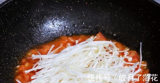 简单一炒十分钟就出锅，酸甜可口，不用担心剩米饭吃不完了！