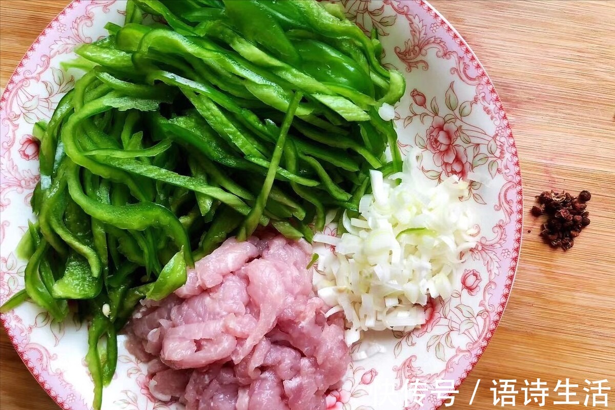 肉丝|炒瘦肉腌制时，放盐还是放淀粉都不对，教你一招，又香又滑嫩
