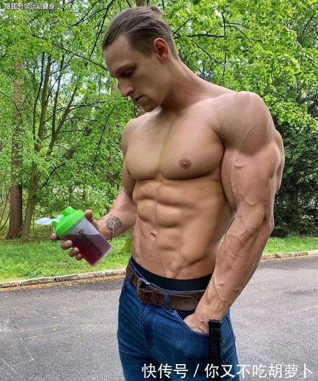 撸铁|臂围45cm,二头肌似小山包的猛汉奶爸,还自带肌肉抽筋绝活