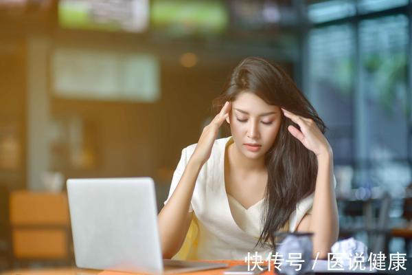 颈椎|经常低头容易诱发颈椎病,这5个行为或是主要诱因,尽量改正