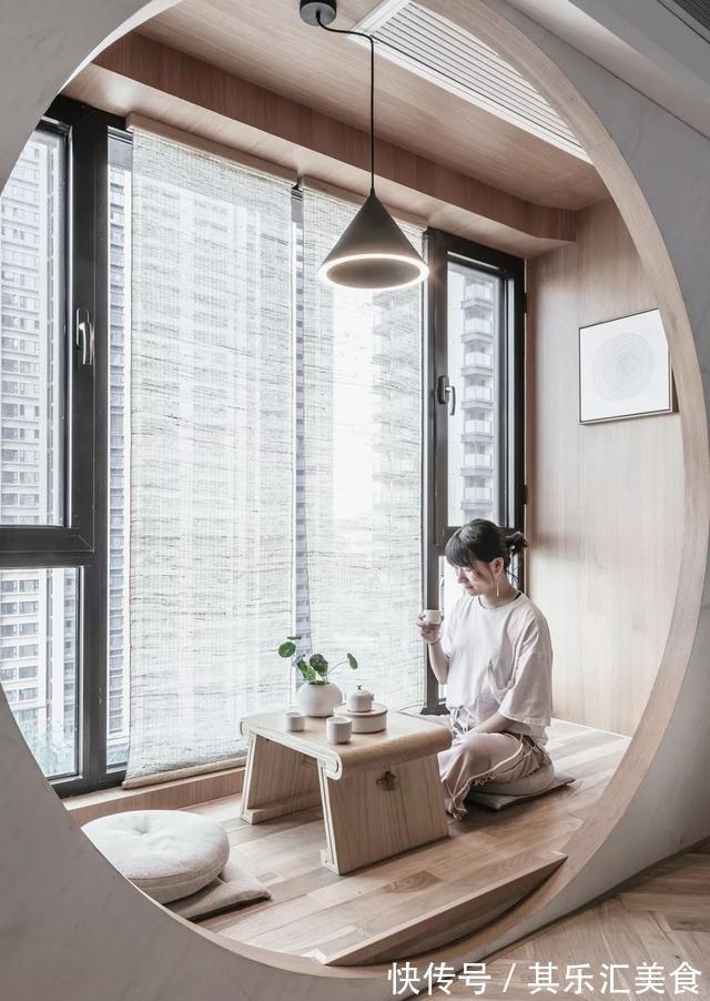 设计|同样是把阳台打通,他家设计巧妙,一头洗衣一头储物,中间砌地台