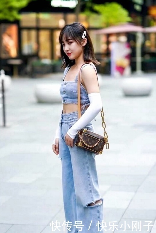 ol|OL小姐姐牛仔的吊带抹胸,随性慵懒,酷酷味道的街头风!