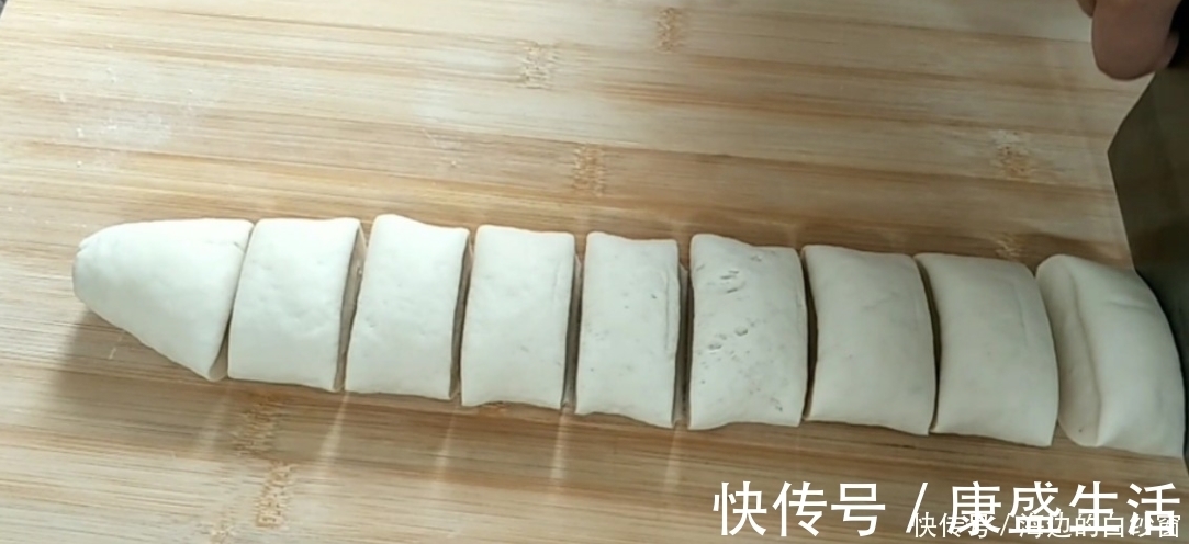 千层枣花馍不用发面,不用一滴油,层层分明,好看好吃