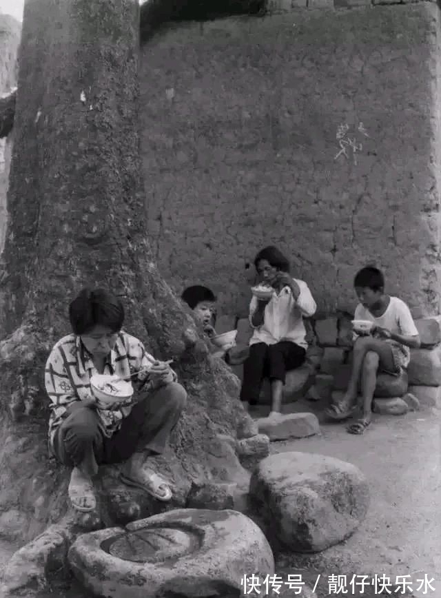 原生态!人世间:伤痕文学走向末路,周家三兄妹故事代表大多数?知青镀金