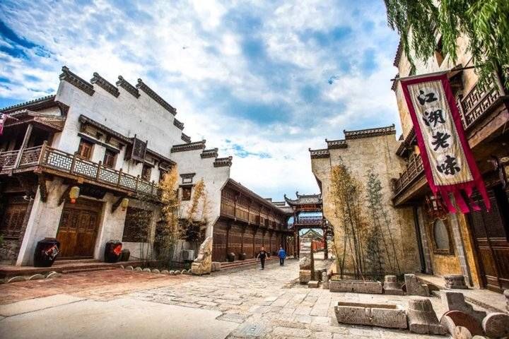 在菏泽就地过年，挺好！过年海报大片抢先看