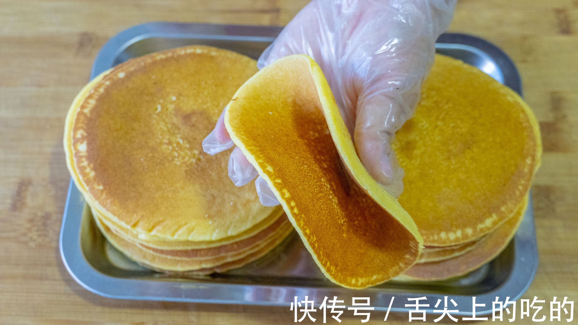 玉米面这样做，比蛋糕还好吃，柔软香甜，简单几步，2分钟出锅