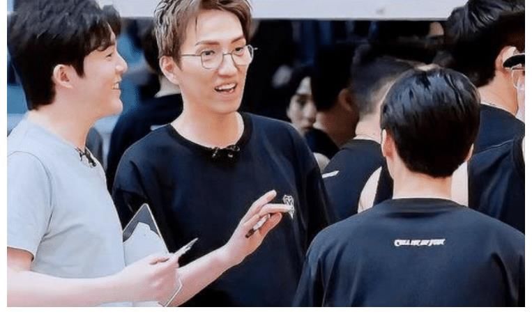 綜藝《披荊斬棘的哥哥》，前六分去一隊時，他們自己就不怎么自在