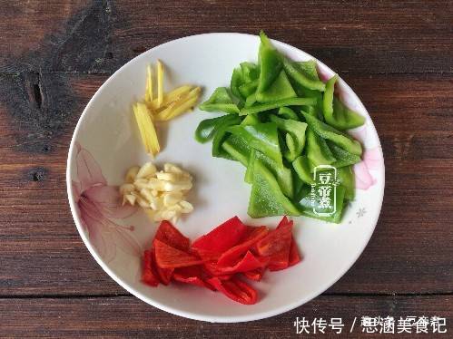 鱿鱼|同事聚餐,每人做个菜,我炒个小炒,被围观,都说看着就好好吃