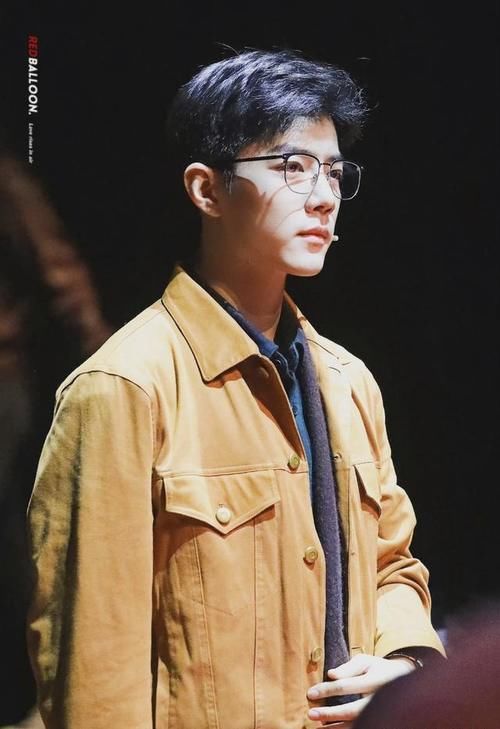 玫瑰|肖戰(zhàn)發(fā)長(zhǎng)文帶來(lái)晚安和玫瑰，感謝謝幕時(shí)的掌聲