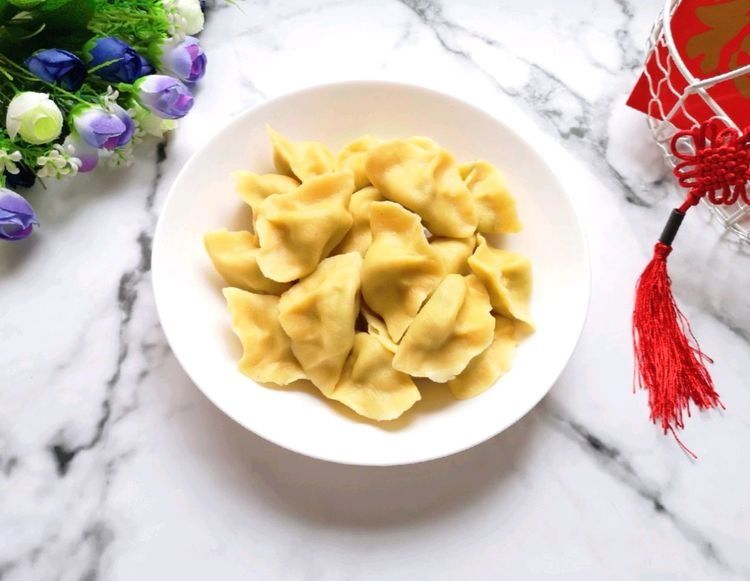 冬天吃饺子不要错过这个馅的，鲜香可口，咬一口就停不下来了