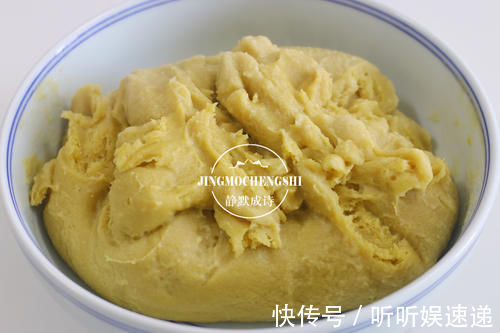 家乡美食黄米面油炸糕,每年过年前都炸一大盆,外酥里嫩吃不够