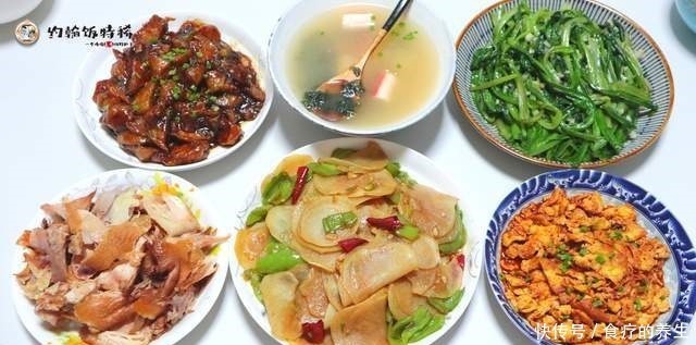 油麦菜|一家四口的午餐,竟在朋友圈火了,荤素搭配,网友饿了,求蹭饭!